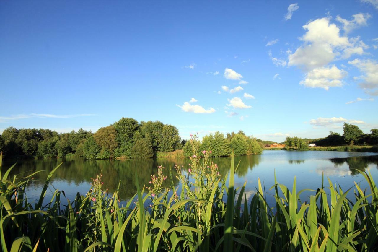 Woodpecker Lodge - Brook Meadow - Sleeps 4 Plus 2 - No Pets Market Harborough Buitenkant foto