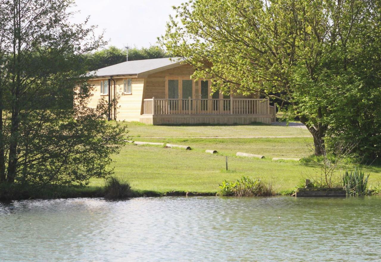Woodpecker Lodge - Brook Meadow - Sleeps 4 Plus 2 - No Pets Market Harborough Buitenkant foto